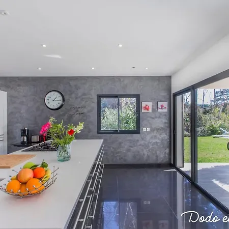 Stunning 4 Bedroom With Pool - Dodo Et Tartine *