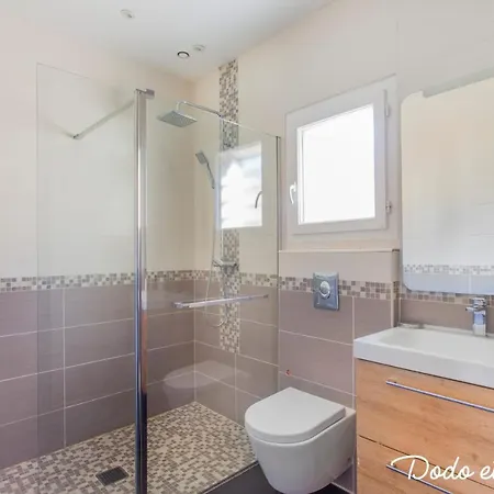 Stunning 4 Bedroom With Pool - Dodo Et Tartine