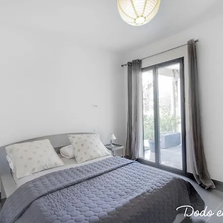 Stunning 4 Bedroom With Pool - Dodo Et Tartine